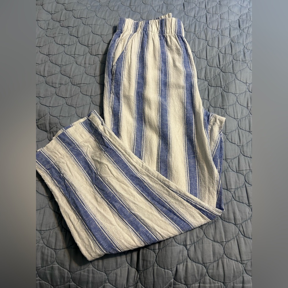 Linen Viscose ladies pants in size medium. Blue and white stripe